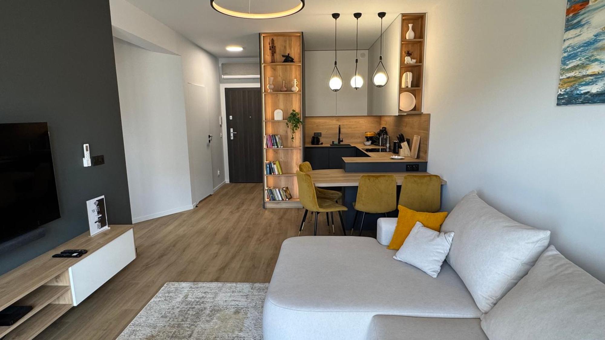 With Air Condition And Garage Leilighet